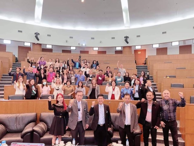 การฝึกอบรมหลักสูตร "การใช้ภาษาอังกฤษเพื่อการสื่อสาร"